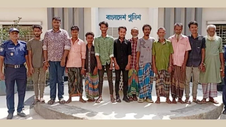 ময়মনসিংহে পুলিশের অভিযানে স্বর্ণের বারসহ ৩০ প্রতারক গ্রেফতার